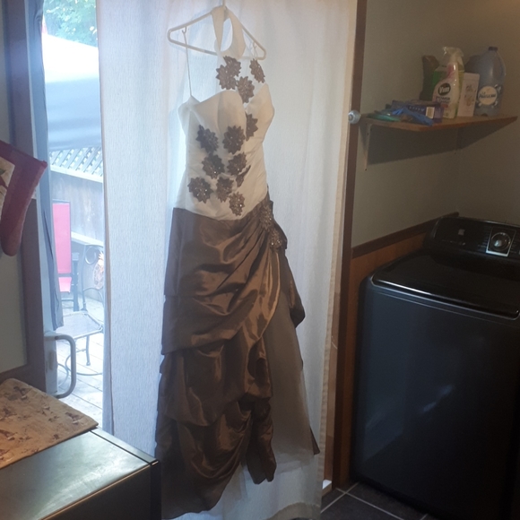 Wedding dress - Picture 3 of 6